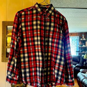 American Eagle men’s red flannel. Size MEDIUM